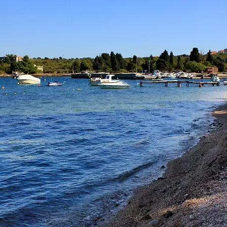 With A Parking Space Stinjan, - 11633 * 풀라