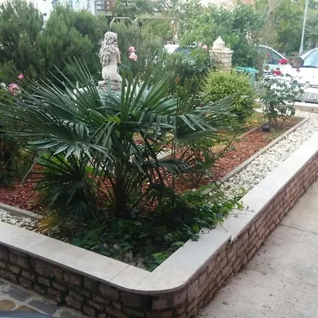 With A Parking Space Stinjan, - 11633 *