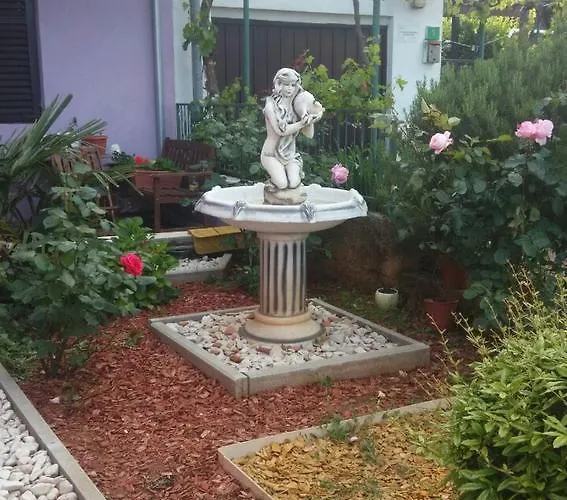 Apartments With A Parking Space Stinjan, Pula - 11633